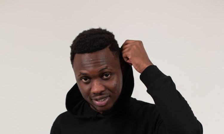 Jak wybrać modne bluzy męskie i stworzyć ponadczasowy look?