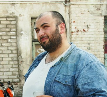 Duży rozmiar, duży styl - jak nosić XL-8XL z klasą