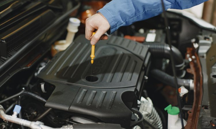 Olej 5W30 czy 5W40 – który wybrać i czym naprawdę się różnią?